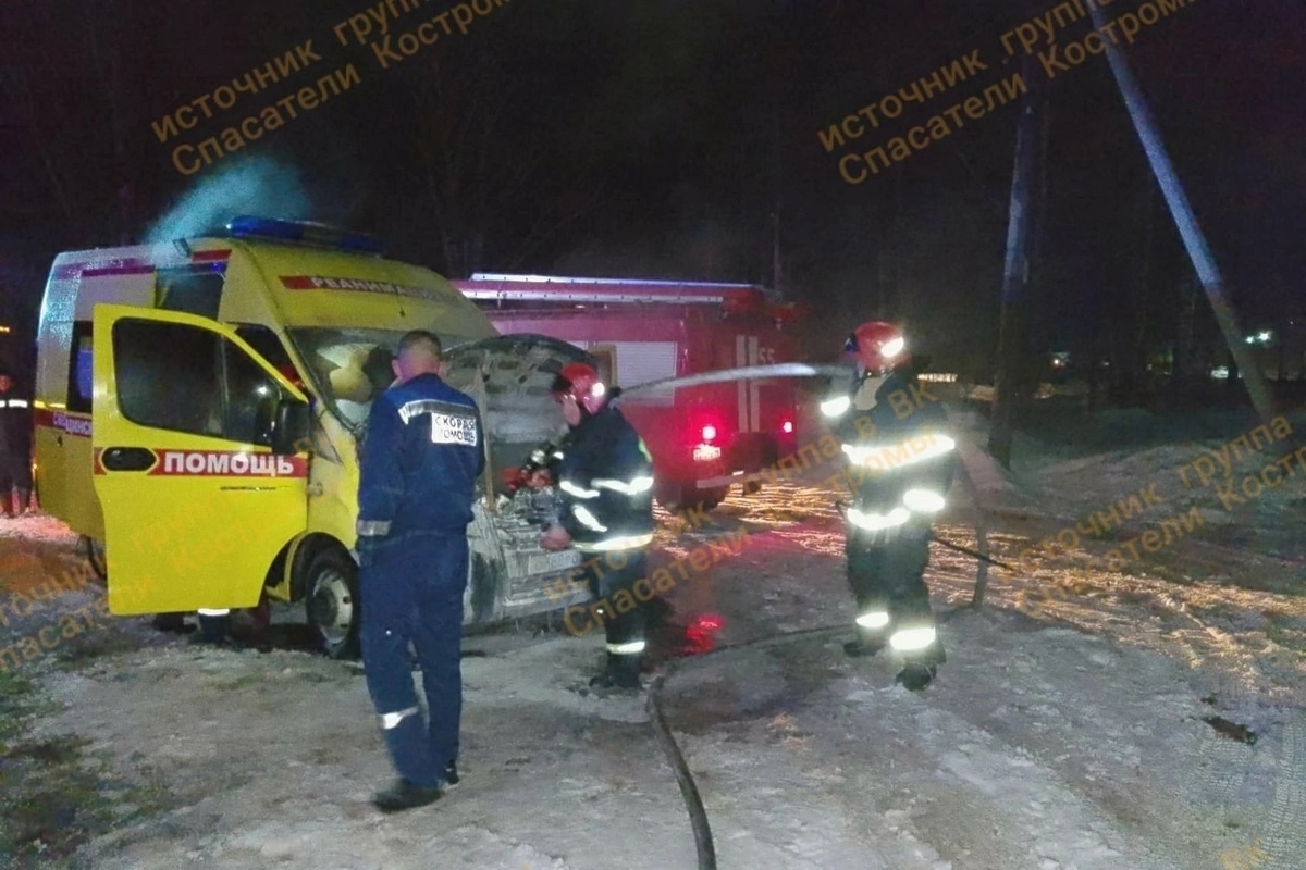 В Костромской области во время движения загорелась скорая помощь