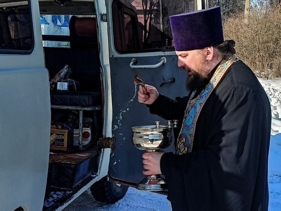 Прихожане брянского храма купили "УАЗ" для перевозки раненых бойцов