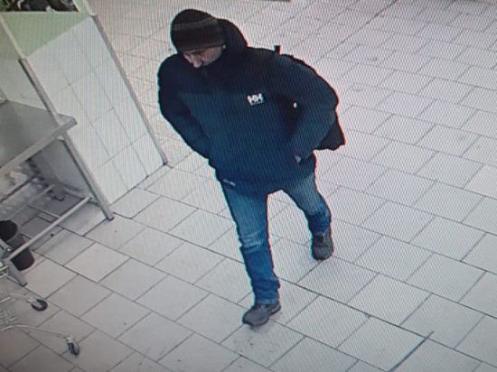 Липецкие полицейские разыскивают подозреваемого в оплате покупок чужой картой