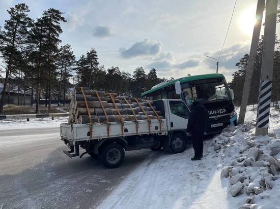 В Улан-Удэ новый муниципальный автобус попал в ДТП