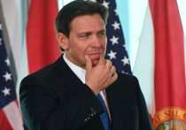По мере приближения президентских выборов 2024 года в США все чаще заявляет о себе один из наиболее возможных кандидатов на пост лидера страны Рон Десантис