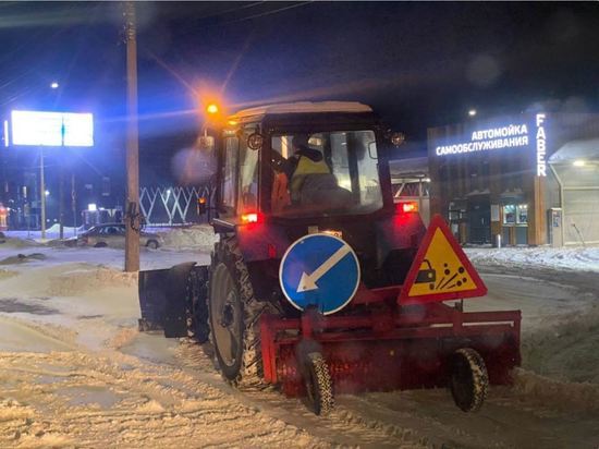 В Великом Новгороде за ночь вывезли более 3 тысяч кубометров снега