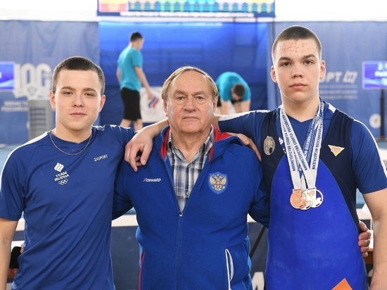 Архангельский тяжелоатлет Андрей Комаров взял серебро и две бронзы национального первенства