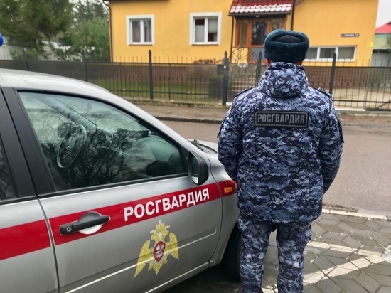 В Калининграде обнаружили мужчину, который разбил окно из-за любви