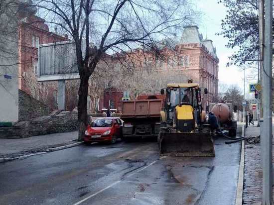 В Астрахани перекрыли центральную улицу