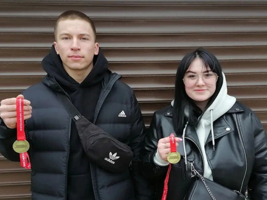 В Кострому привезли золотую медаль с соревнований по метанию копья в Сочи