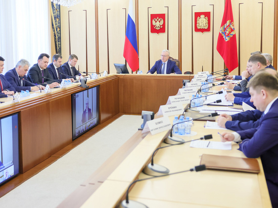 Губернатор Александр Усс предложил поднять зарплаты бюджетникам в Красноярском крае