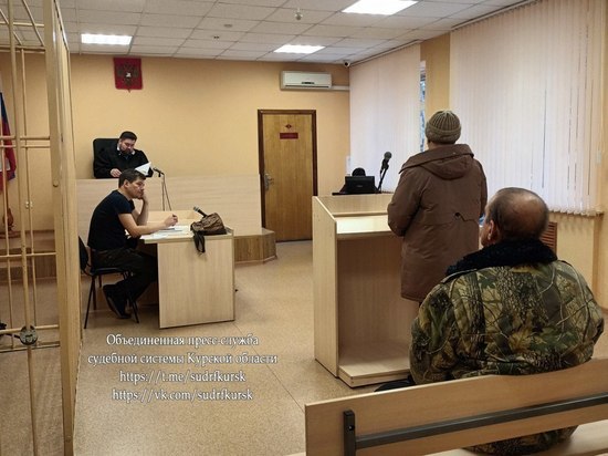 Курский ревнивец едва не зарезал мужчину, приехавшего помочь копать картошку