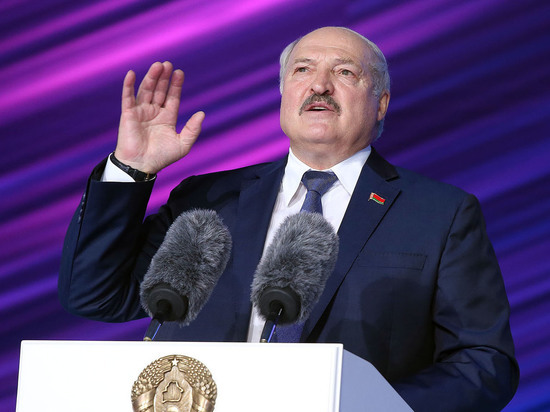 Лукашенко: пока Россия не перешла на военные рельсы, надо остановить конфликт на Украине