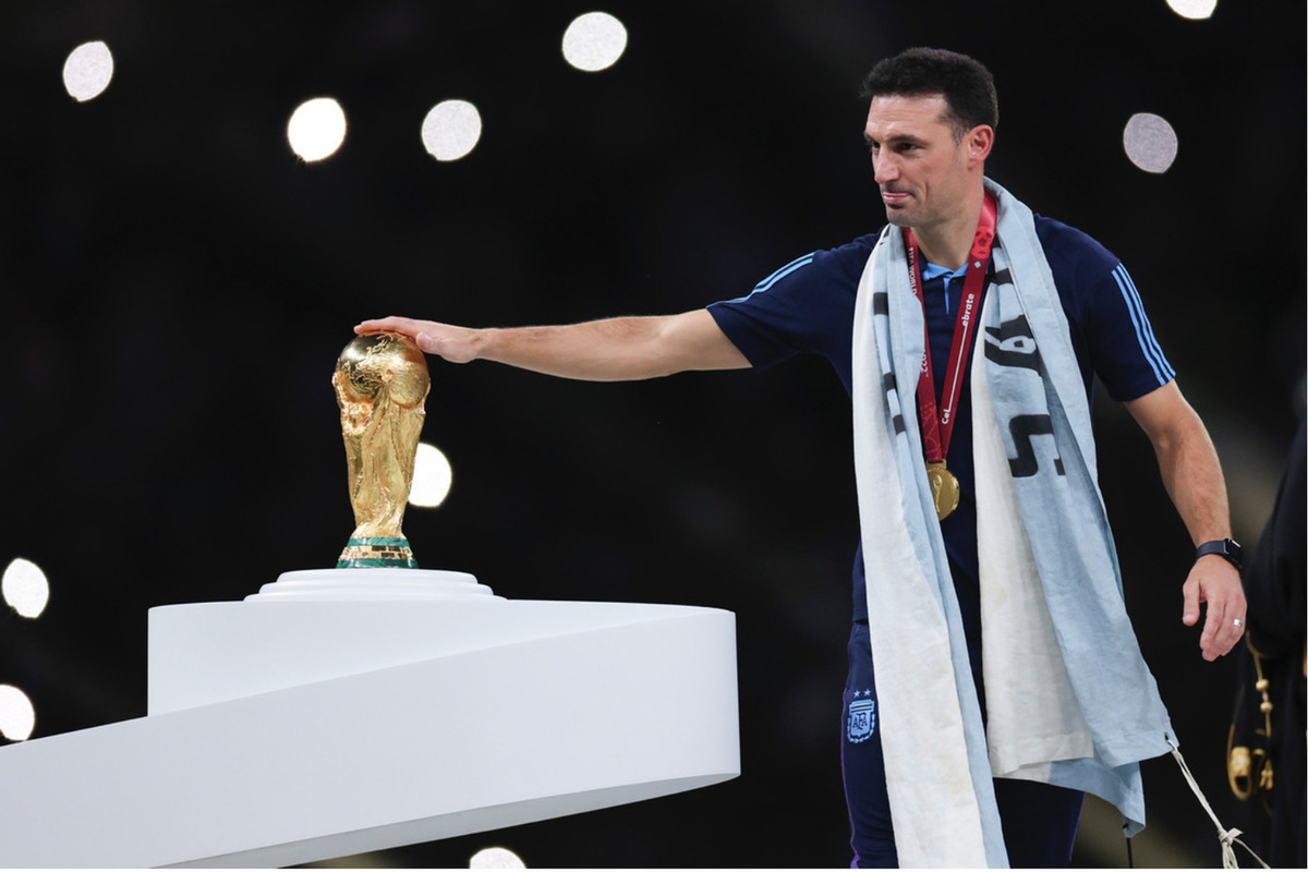 Аргентинец Скалони стал обладателем награды ФИФА лучшему тренеру года