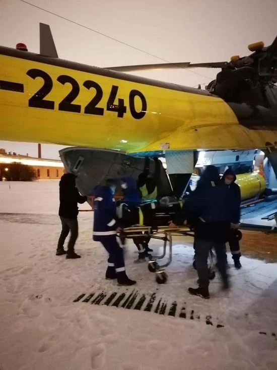 Питерские врачи спасают девочку, пострадавшую в страшном ДТП в Тверской области
