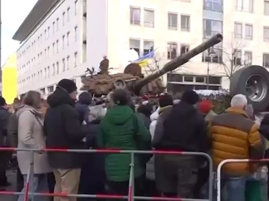 Spiegel: российский танк Т-72 из Берлина перевезут в Нидерланды