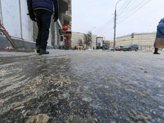 В Новосибирске за неделю 69 человек покалечились из-за гололеда