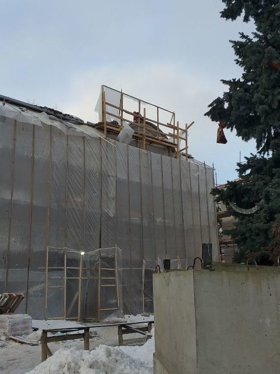 Восемь аттиков на крыше Архерейского дома восстановили в Пскове