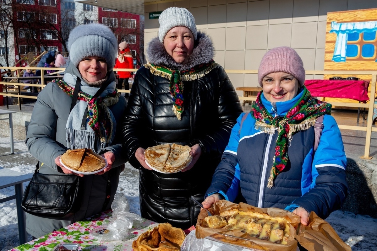 Огромный блин на Масленицу