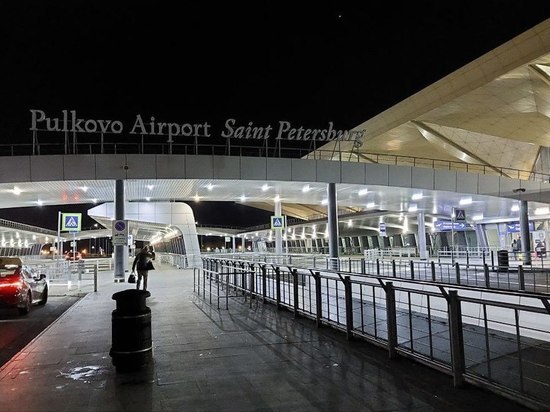 Воздушное пространство над аэропортом Пулково закрыли в радиусе 200 км