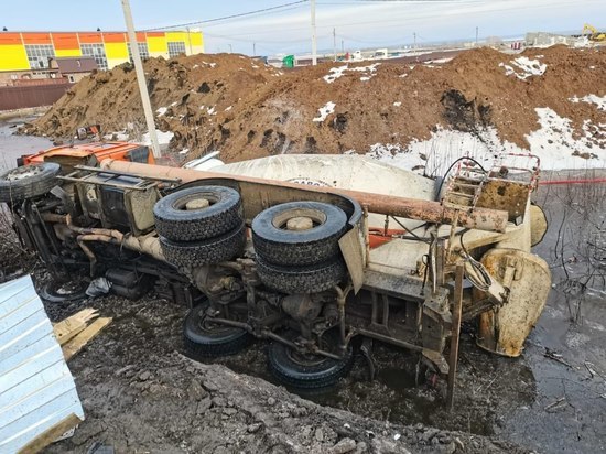 В Воронежской области при столкновении внедорожника и грузовика пострадали оба водителя