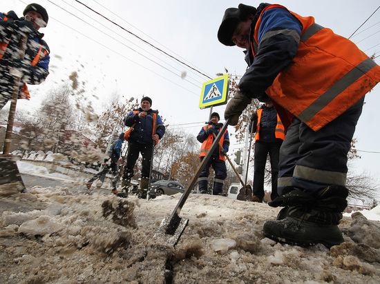 Мэр Уфы раскритиковал работу по уборке дорог и тротуаров от снега