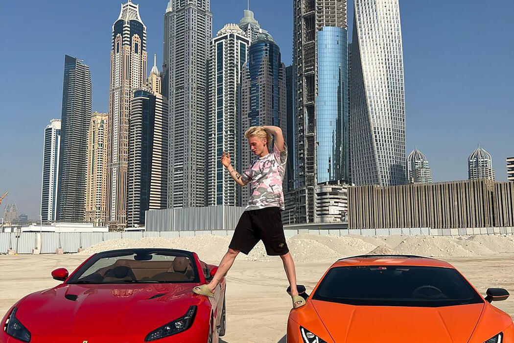 Даня Милохин пожаловался на отсутствие денег: фотобудни сбежавшего из РФ тиктокера