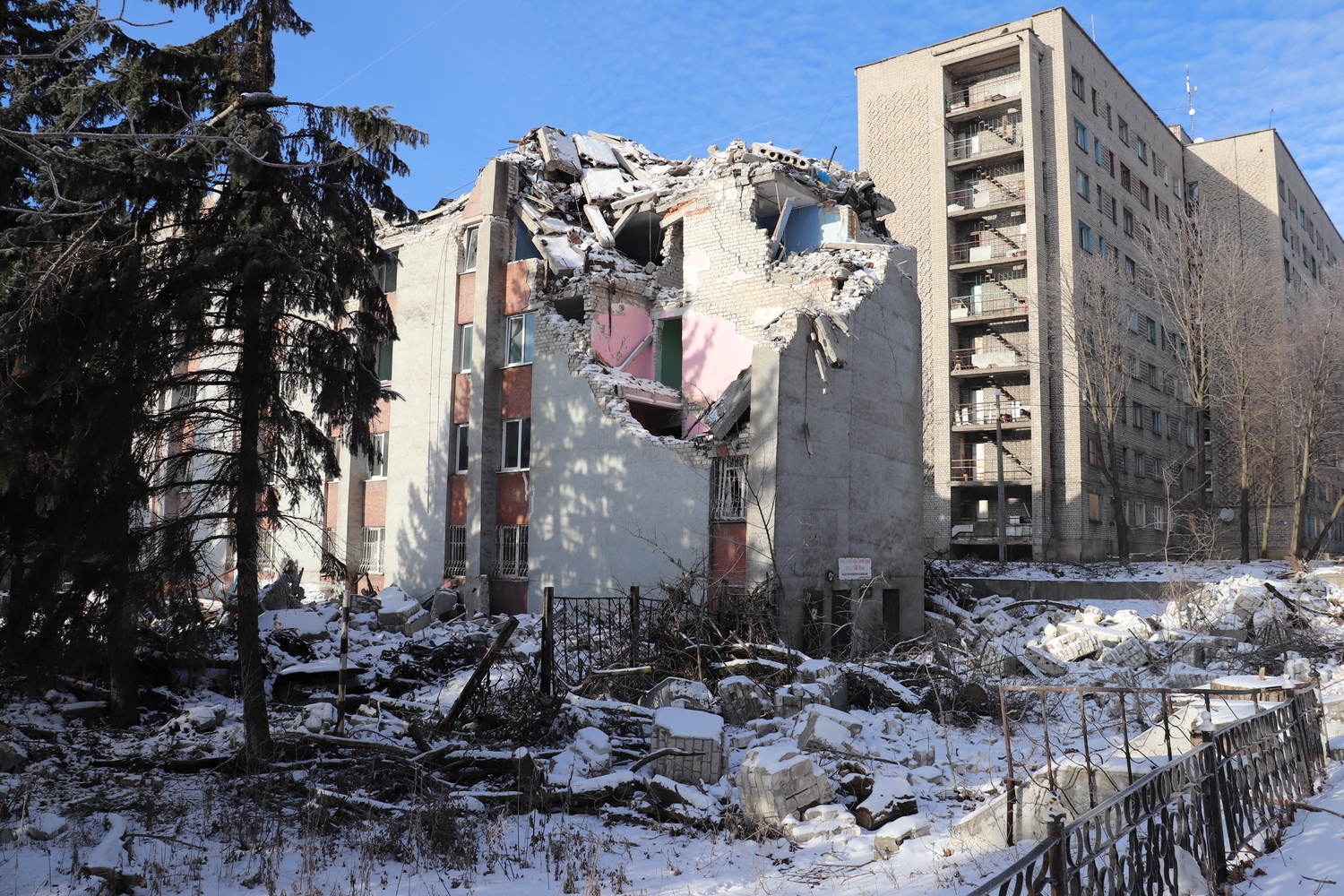 Страшные кадры мирной жизни Луганска глазами нижегородского журналиста МК