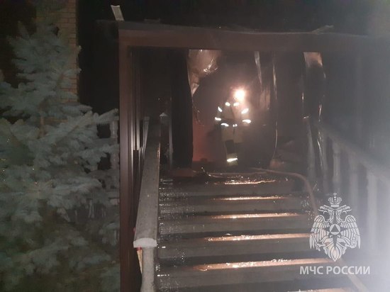  Пятерых человек спасли из горящего двухэтажного дома в Приморском крае