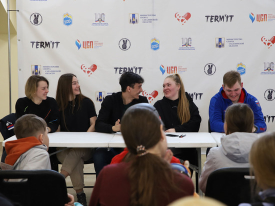 Надыршина, Вайлд и другие известные сноубордисты встретились с фанатами в Южно-Сахалинске
