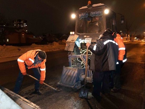 Участки более 20 улиц Южно-Сахалинска отремонтировали с помощью литого асфальта