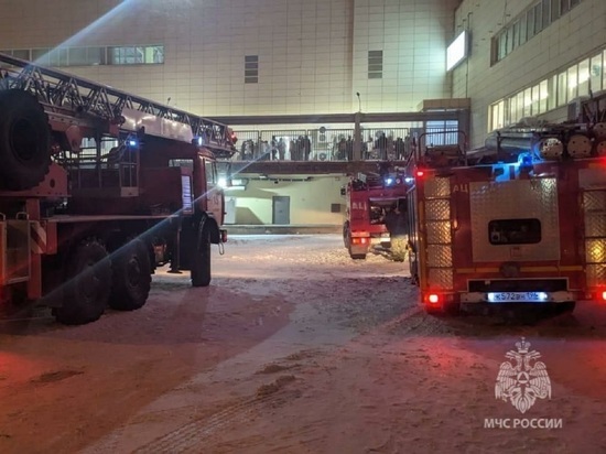 200 человек эвакуировали из ТЦ Нижнего Тагила