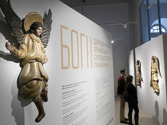 В манеже местного кремля открылась выставка деревянной храмовой скульптуры