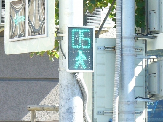 Белгородцы попросили установить светофор рядом с футбольным манежем на Белинского