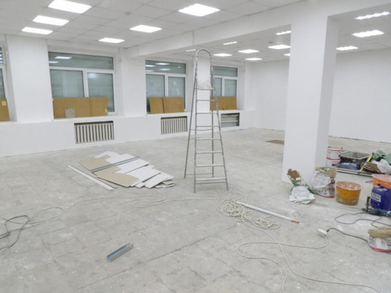 В здании Колмовской библиотеки в Великом Новгороде начался косметический ремонт