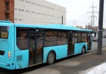 Городской автобус из Владивостока протаранил здание суда, сообщает телеграм-канал МВД России по Приморскому краю