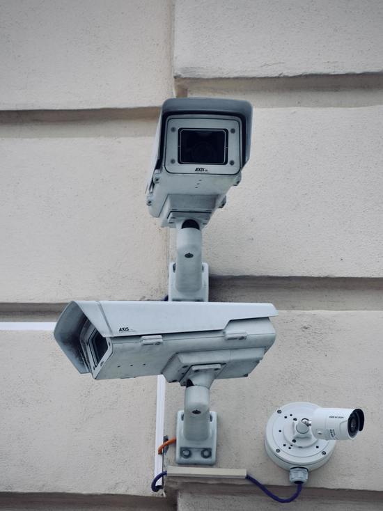 На Николаевском мосту в Красноярске демонтируют камеры наблюдения