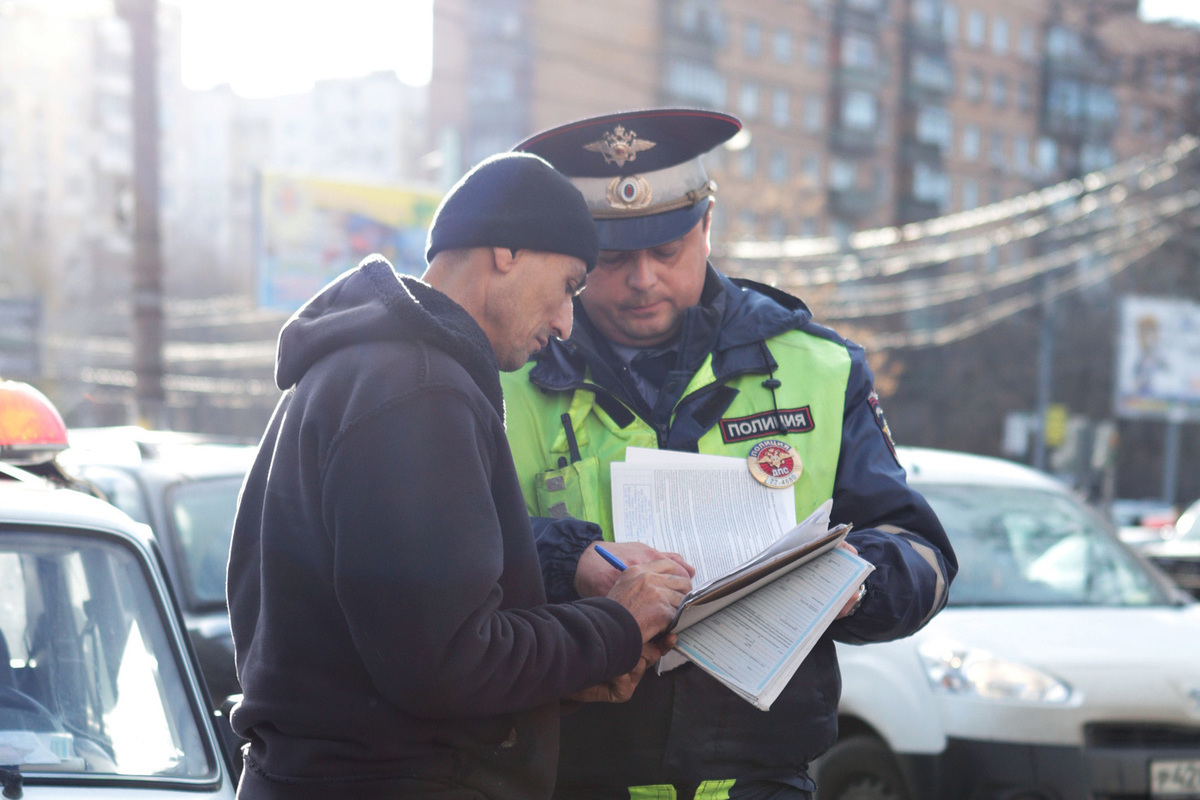 Сотрудник дпс на пешеходном переходе. Нетрезвый водитель тинао. Дпс свао. Конкурс профессионального мастерства водителей автобусов. Водитель свао.