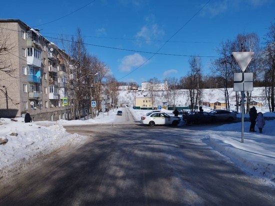 В Тверской области произошло тройное ДТП: пострадала женщина