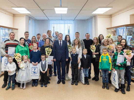 15 многодетных семей Архангельска получили жилищные сертификаты