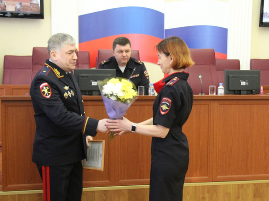 В Архангельске поздравили сотрудников Экспертно-криминалистического центра с профессиональным праздником
