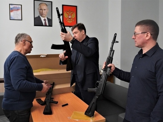 В Рыльском районе Курской области приобрели 12 автоматов Калашникова для дружинников ДНД