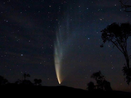 Астрономы призвали готовиться к незабываемому зрелищу: летит комета с огромным хвостом