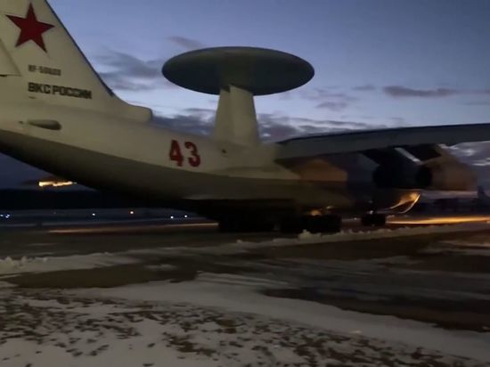 Минобороны Белоруссии показало видео самолета А-50 на аэродроме Мачулищи
