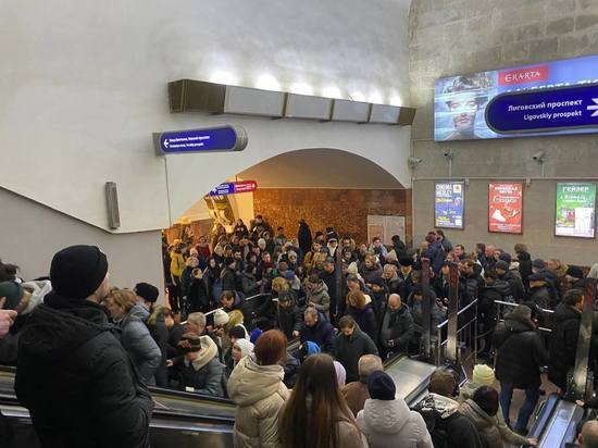 Вестибюль станции «Площадь Восстания» закрыли на вход утром 2 марта