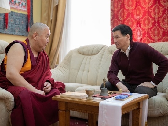 Глава Калмыкии поздравил Шаджин ламу Тендзина Чойдака с назначением
