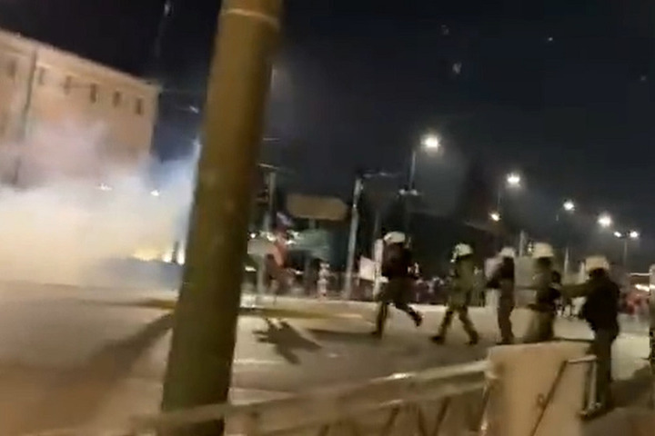 В Греции после столкновения поездов произошли стычки с полицией