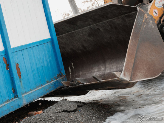 В Кемерове ликвидируют гараж и киоск