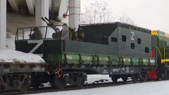 Минобороны показало кадры работы бронепоезда «Волга» в зоне СВО: видео
