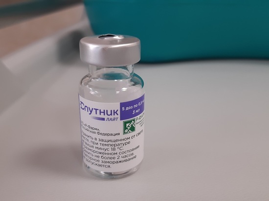 Обязательную вакцинацию от коронавируса отменили в Свердловской области