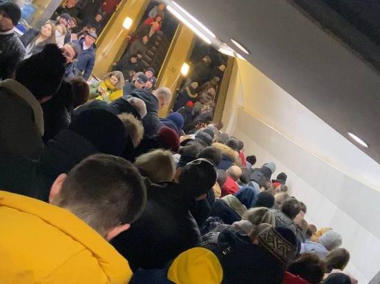 Эксперт рассказал, как вести себя в метро, чтобы не травмироваться
