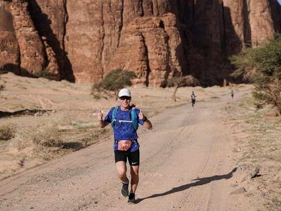 Спортсмен с Ямала 5 часов бежал по пескам и камням пустыни Саудовской Аравии за медалью международных соревнований