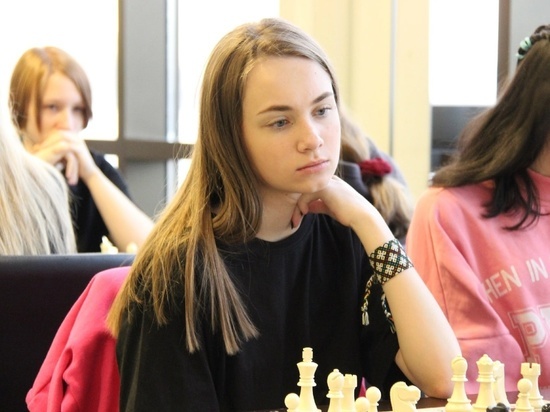 Эвелина Галаханова стала чемпионкой Псковской области по шахматам
