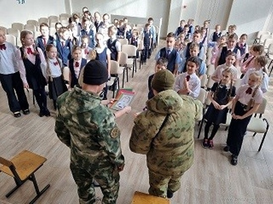 Плакали даже учителя: в пензенскую школу пришли участники СВО